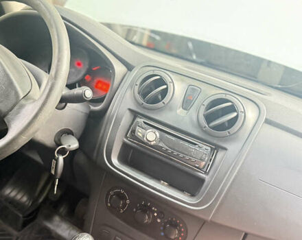 Белый Дачия Логан, объемом двигателя 1.2 л и пробегом 450 тыс. км за 3100 $, фото 5 на Automoto.ua