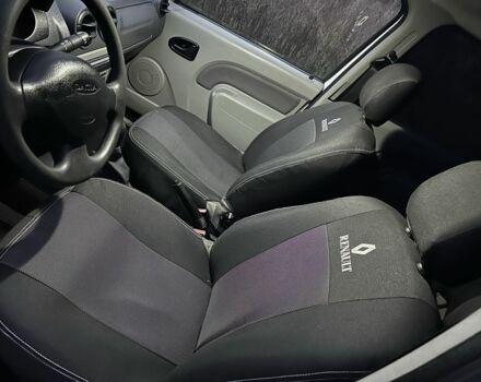 Білий Дачія Logan, об'ємом двигуна 1.6 л та пробігом 250 тис. км за 3600 $, фото 5 на Automoto.ua