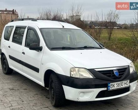 Белый Дачия Логан, объемом двигателя 1.6 л и пробегом 302 тыс. км за 3550 $, фото 1 на Automoto.ua