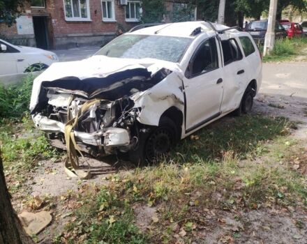 Белый Дачия Логан, объемом двигателя 1.2 л и пробегом 218 тыс. км за 2000 $, фото 1 на Automoto.ua
