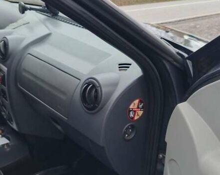 Черный Дачия Логан, объемом двигателя 1.6 л и пробегом 226 тыс. км за 4700 $, фото 18 на Automoto.ua