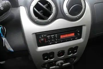 Чорний Дачія Logan, об'ємом двигуна 0.6 л та пробігом 220 тис. км за 3850 $, фото 10 на Automoto.ua