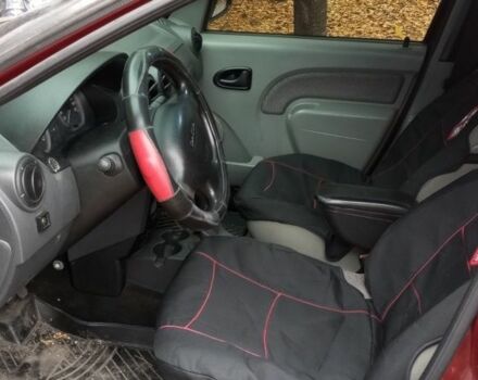 Красный Дачия Логан, объемом двигателя 1.6 л и пробегом 470 тыс. км за 2000 $, фото 5 на Automoto.ua