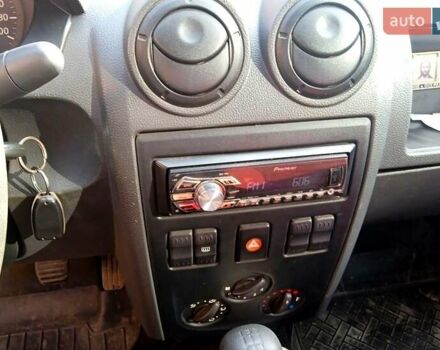 Красный Дачия Логан, объемом двигателя 1.4 л и пробегом 230 тыс. км за 3000 $, фото 3 на Automoto.ua