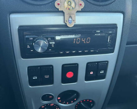 Красный Дачия Логан, объемом двигателя 1.6 л и пробегом 260 тыс. км за 3200 $, фото 11 на Automoto.ua