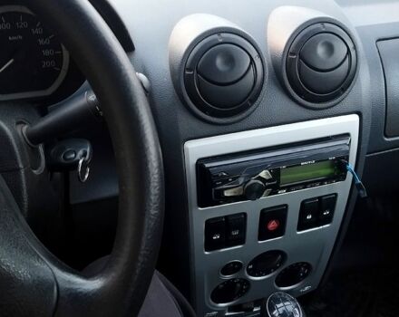 Червоний Дачія Logan, об'ємом двигуна 1.4 л та пробігом 214 тис. км за 3500 $, фото 2 на Automoto.ua