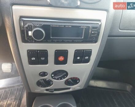 Красный Дачия Логан, объемом двигателя 1.6 л и пробегом 330 тыс. км за 3350 $, фото 17 на Automoto.ua