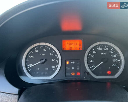 Красный Дачия Логан, объемом двигателя 1.6 л и пробегом 260 тыс. км за 3200 $, фото 4 на Automoto.ua