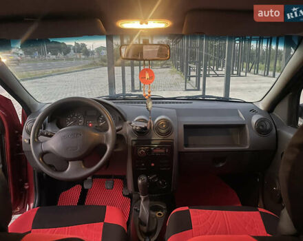 Красный Дачия Логан, объемом двигателя 1.6 л и пробегом 220 тыс. км за 4300 $, фото 8 на Automoto.ua