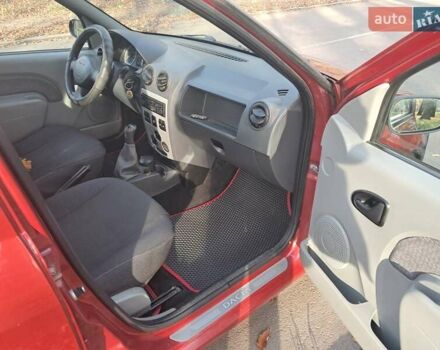Красный Дачия Логан, объемом двигателя 1.4 л и пробегом 197 тыс. км за 3950 $, фото 3 на Automoto.ua