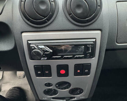 Красный Дачия Логан, объемом двигателя 1.5 л и пробегом 320 тыс. км за 5500 $, фото 7 на Automoto.ua