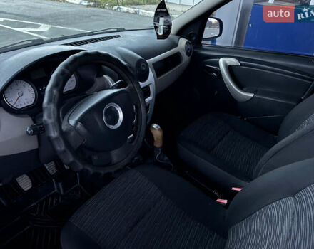 Красный Дачия Логан, объемом двигателя 1.4 л и пробегом 324 тыс. км за 3100 $, фото 16 на Automoto.ua