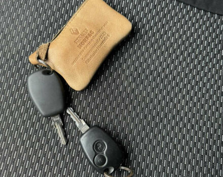 Красный Дачия Логан, объемом двигателя 1.5 л и пробегом 320 тыс. км за 5500 $, фото 1 на Automoto.ua