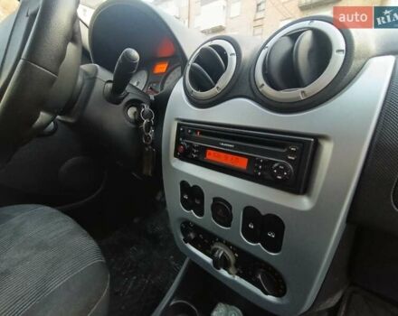 Красный Дачия Логан, объемом двигателя 1.6 л и пробегом 280 тыс. км за 3950 $, фото 21 на Automoto.ua