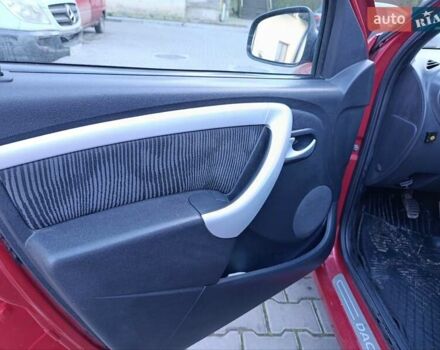 Красный Дачия Логан, объемом двигателя 1.6 л и пробегом 280 тыс. км за 3950 $, фото 19 на Automoto.ua