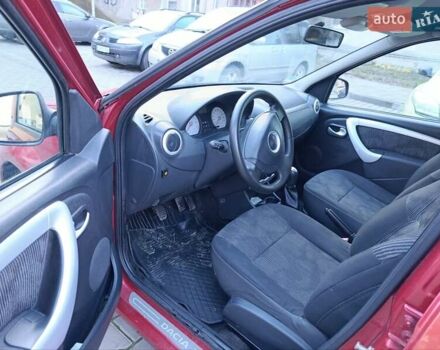 Красный Дачия Логан, объемом двигателя 1.6 л и пробегом 280 тыс. км за 3950 $, фото 15 на Automoto.ua