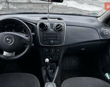 Дачія Logan 2015 у Жовкві на Automoto.ua Червоний Дачія Logan, об'ємом двигуна 1.46 л та пробігом 200 тис. км за 7500 $, фото 11 на Automoto.ua