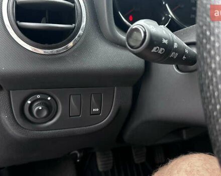 Дачія Logan 2015 у Жовкві на Automoto.ua Червоний Дачія Logan, об'ємом двигуна 1.46 л та пробігом 200 тис. км за 7500 $, фото 9 на Automoto.ua