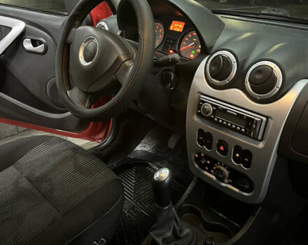 Красный Дачия Логан, объемом двигателя 1.6 л и пробегом 168 тыс. км за 5350 $, фото 18 на Automoto.ua