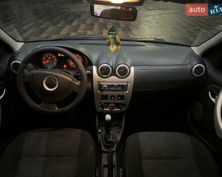 Красный Дачия Логан, объемом двигателя 1.6 л и пробегом 168 тыс. км за 5350 $, фото 17 на Automoto.ua