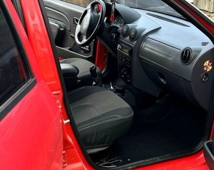 Красный Дачия Логан, объемом двигателя 1.4 л и пробегом 212 тыс. км за 4900 $, фото 3 на Automoto.ua