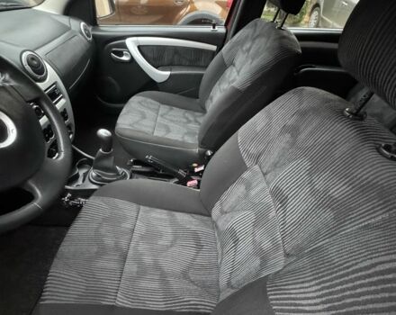 Красный Дачия Логан, объемом двигателя 1.6 л и пробегом 174 тыс. км за 5999 $, фото 5 на Automoto.ua