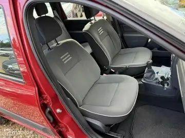 Красный Дачия Логан, объемом двигателя 1.6 л и пробегом 117 тыс. км за 2000 $, фото 2 на Automoto.ua