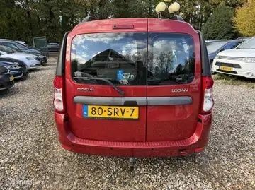 Красный Дачия Логан, объемом двигателя 1.6 л и пробегом 117 тыс. км за 2000 $, фото 5 на Automoto.ua