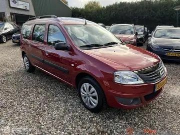 Красный Дачия Логан, объемом двигателя 1.6 л и пробегом 117 тыс. км за 2000 $, фото 1 на Automoto.ua