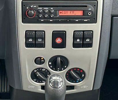 Дачия Логан, объемом двигателя 1.6 л и пробегом 129 тыс. км за 6450 $, фото 12 на Automoto.ua