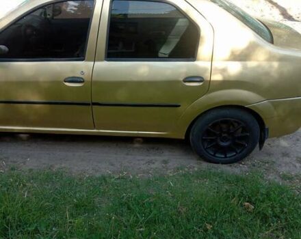 Желтый Дачия Логан, объемом двигателя 1.39 л и пробегом 350 тыс. км за 3000 $, фото 1 на Automoto.ua