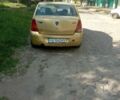 Желтый Дачия Логан, объемом двигателя 1.39 л и пробегом 350 тыс. км за 3000 $, фото 2 на Automoto.ua