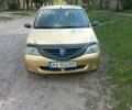 Желтый Дачия Логан, объемом двигателя 1.39 л и пробегом 350 тыс. км за 3000 $, фото 1 на Automoto.ua