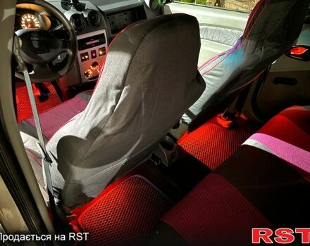 Сірий Дачія Logan, об'ємом двигуна 1.4 л та пробігом 217 тис. км за 2600 $, фото 7 на Automoto.ua