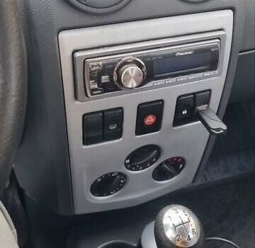 Серый Дачия Логан, объемом двигателя 1.4 л и пробегом 160 тыс. км за 3300 $, фото 6 на Automoto.ua
