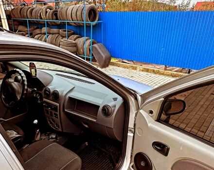 Серый Дачия Логан, объемом двигателя 1.4 л и пробегом 335 тыс. км за 3500 $, фото 5 на Automoto.ua