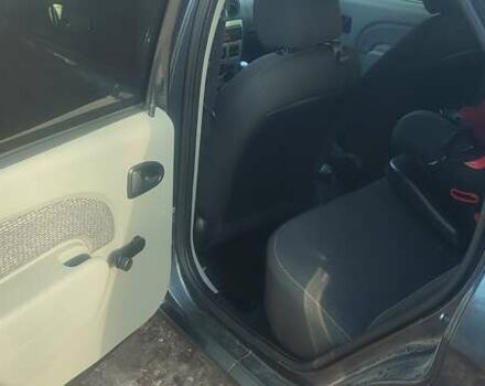 Серый Дачия Логан, объемом двигателя 1.6 л и пробегом 140 тыс. км за 6000 $, фото 10 на Automoto.ua