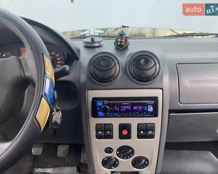 Дачія Logan 2007 у Бахмаче на Automoto.ua Сірий Дачія Logan, об'ємом двигуна 1.39 л та пробігом 317 тис. км за 3600 $, фото 24 на Automoto.ua