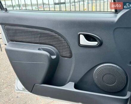 Сірий Дачія Logan, об'ємом двигуна 1.6 л та пробігом 176 тис. км за 4700 $, фото 36 на Automoto.ua