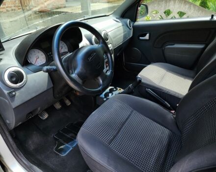 Серый Дачия Логан, объемом двигателя 1.6 л и пробегом 250 тыс. км за 3200 $, фото 4 на Automoto.ua