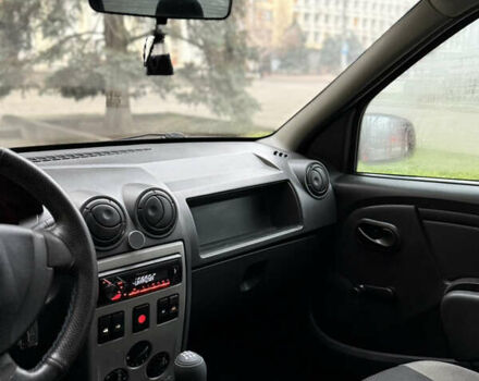 Серый Дачия Логан, объемом двигателя 1.39 л и пробегом 280 тыс. км за 2550 $, фото 8 на Automoto.ua