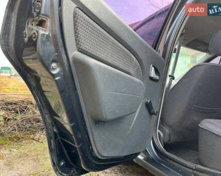 Сірий Дачія Logan, об'ємом двигуна 1.6 л та пробігом 301 тис. км за 4000 $, фото 21 на Automoto.ua