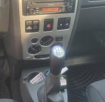 Серый Дачия Логан, объемом двигателя 1.6 л и пробегом 140 тыс. км за 6000 $, фото 5 на Automoto.ua