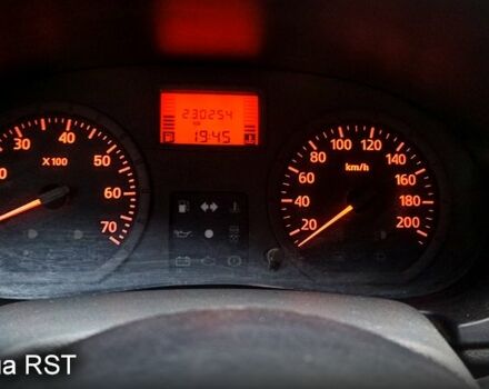 Серый Дачия Логан, объемом двигателя 1.4 л и пробегом 230 тыс. км за 2800 $, фото 2 на Automoto.ua