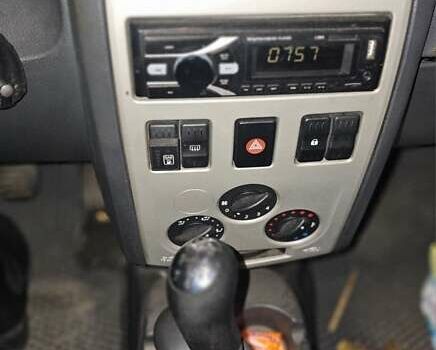 Серый Дачия Логан, объемом двигателя 1.6 л и пробегом 200 тыс. км за 5500 $, фото 5 на Automoto.ua