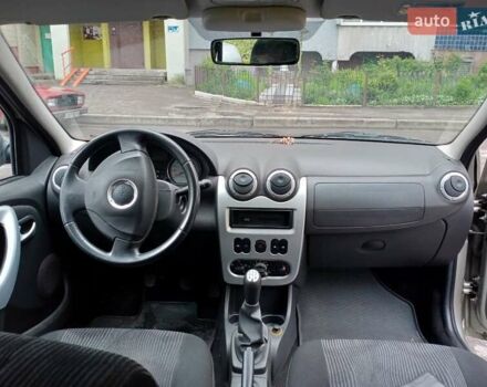 Сірий Дачія Logan, об'ємом двигуна 1.5 л та пробігом 280 тис. км за 4700 $, фото 3 на Automoto.ua