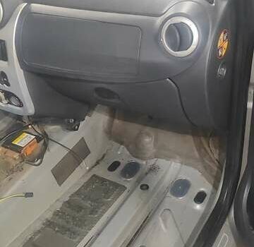 Серый Дачия Логан, объемом двигателя 1.6 л и пробегом 268 тыс. км за 2150 $, фото 12 на Automoto.ua