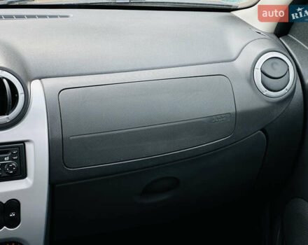 Серый Дачия Логан, объемом двигателя 1.6 л и пробегом 190 тыс. км за 6700 $, фото 28 на Automoto.ua