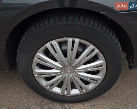 Дачія Logan 2012 у Києві на Automoto.ua Сірий Дачія Logan, об'ємом двигуна 1.6 л та пробігом 233 тис. км за 5700 $, фото 17 на Automoto.ua