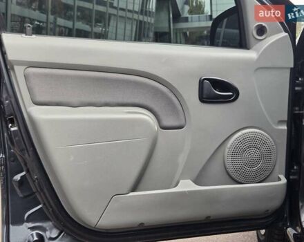 Дачія Logan 2012 у Києві на Automoto.ua Сірий Дачія Logan, об'ємом двигуна 1.6 л та пробігом 233 тис. км за 5700 $, фото 15 на Automoto.ua